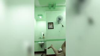 1 cặp đôi 16 tuổi dắt nhau vào nhà nghỉ tập tành đụ nhau.