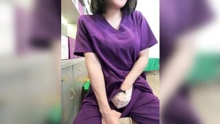 Em y tá dâm móc lồn thủ dâm trong phòng nghỉ lồn chảy nước phần 1