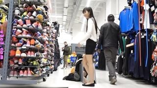 Gái xinh bín thái thủ dâm trong trung tâm thương mại