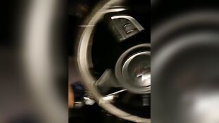 Đưa chị dâu về tranh thủ đè đụ trên xe