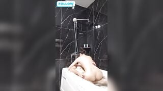 Cô em chân dài dáng chuẩn bị anh doggy trong thế thằn lằn bám kính