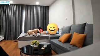 Xuất tinh dầy bướm đến mức chảy ra ngoài ghế em học sinh dáng nuột
