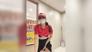 Siêu Thị WinMart bé nhân viên lồn nhiều nước vừa làm vừa bán quạt - phần 40