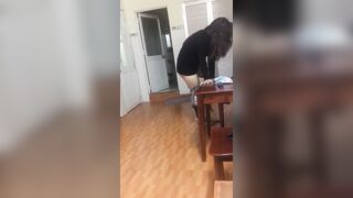 bé sinh viên cởi đồ chuẩn bị đi tắm để anh xơi