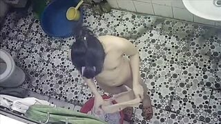 Quay lén e gái mặt xinh nhưng "dép hơi lú"