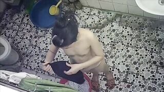 Quay lén e gái mặt xinh nhưng "dép hơi lú"