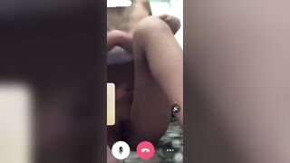 Em gái non tơ thủ dâm