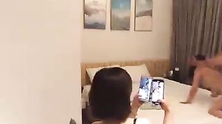 Cho chồng chịch bạn thân r đứng quay phim