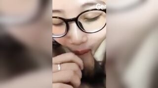 Phuong Mỹ Chi thổi kèn
