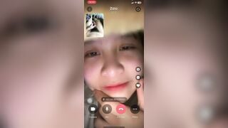 Gái xinh show ngực