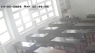 Hack camera thấy học sinh lớp 12 chịch nhau tại lớp P4