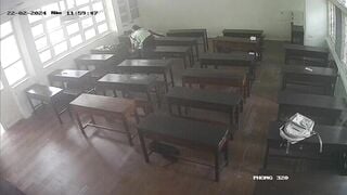 Hack camera thấy học sinh lớp 12 chịch nhau tại lớp P6