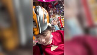 quay lén dưới váy gái 1 con