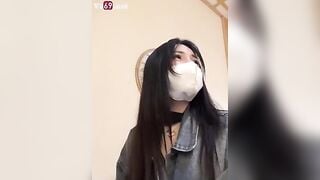 Thủ dâm ở quán phê tê lồn rồi bị nhân viên phát hiện