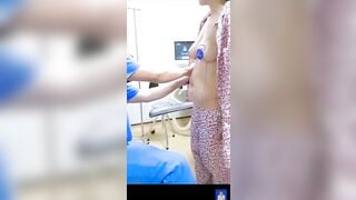 Bác sĩ Lợi dụng để nắn bóp vú bệnh nhân vú to
