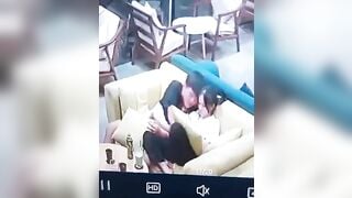 VN cam quán cafe đôi trẻ thủ dâm cho nhau em gái bú giúp anh người yêu xuất tinh