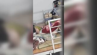 Quay Trộm Em Gái Vừa Xem Sex Vừa Móc Lồn
