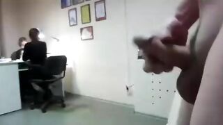 sục cu ở cầu thang