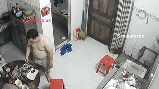 Hackcam chị bán cơm thay đồ