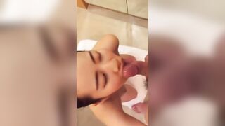 Nắm đầu nhét cặc vào mồm chị dâu
