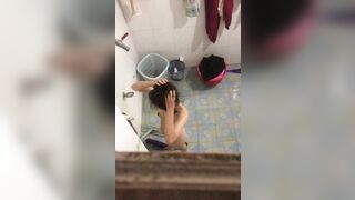 Quay lén em hàng xóm tắm 4