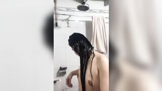 quay lén chị gái tắm
