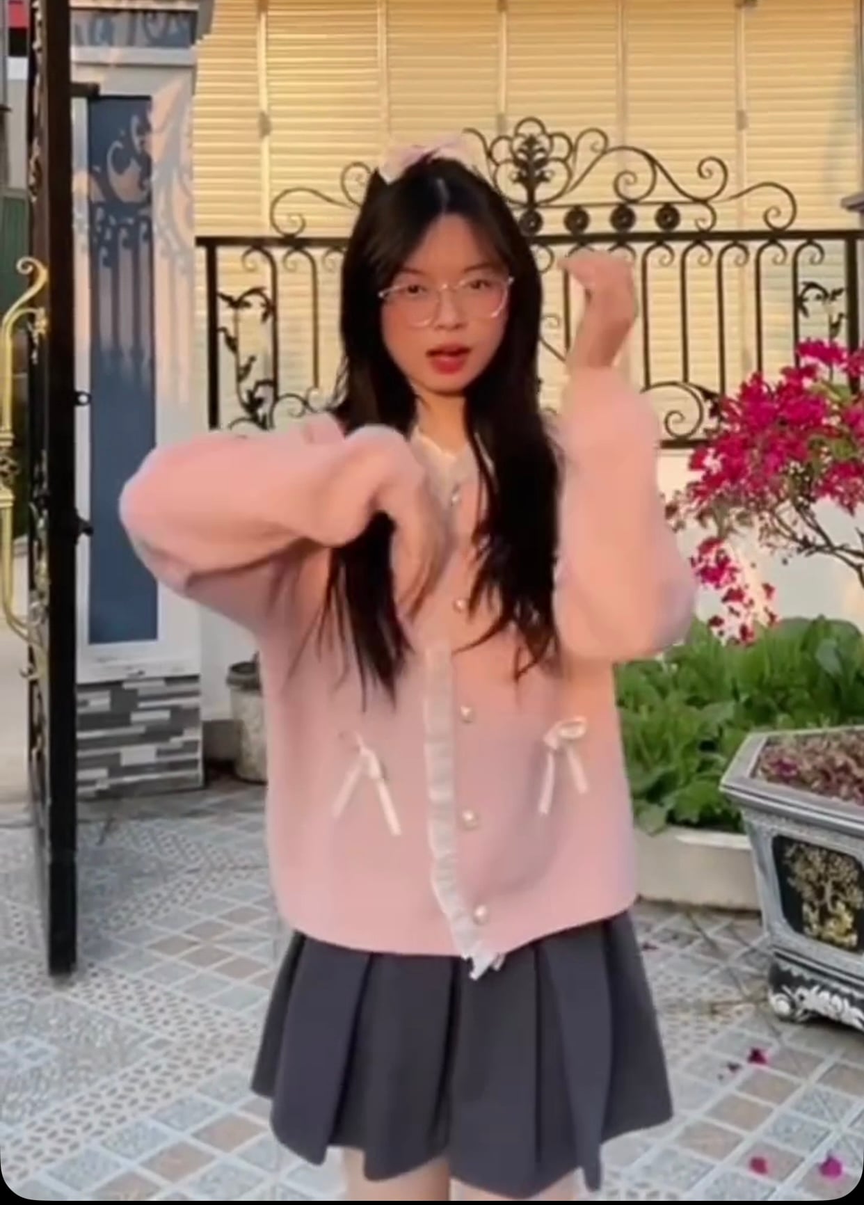 Quay lén con em họ rửa hàu mùng 3