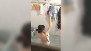 Quay lén gái tắm 3