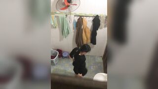 Em hàng xóm tắm 8