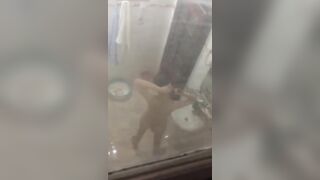 Em gái hàng xóm tắm 2