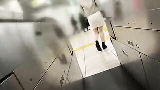 Đi đêm gặp đúng kẻ bám đuôi dâm đãng