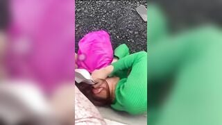 Clip vì cái buồi khủng đánh tụt áo vú con em non nớt
