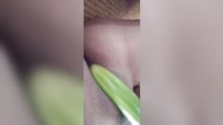 Cần anh nào làm quả dưa leo