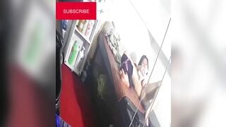 Tết không có khách, em NV thủ dâm ngay tại salon