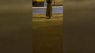 Em người yêu thoả thân ra đường cho trai lạ đụ