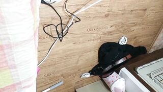 Chị dâu mới đi làm về bị em trai vô phòng hiếp