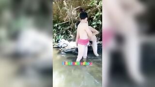 Em gái đu suối chơi bị người lạ hiếp dâm P2