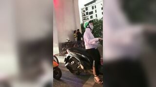 Cặp đôi nứng dắt nhau chịch dưới chân cầu