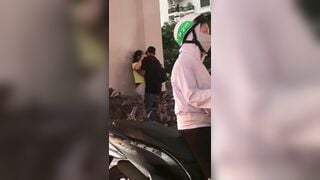 Cặp đôi nứng dắt nhau chịch dưới chân cầu