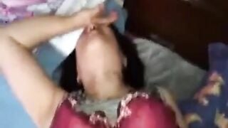 Cô họ bên vợ say bia nhờ chở về, cặp vú ịnh lưng nứng quá, đến nhà đẩy liều nhân trần