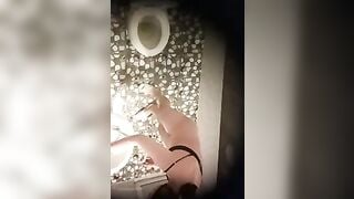 Em hàng xóm tắm 18t