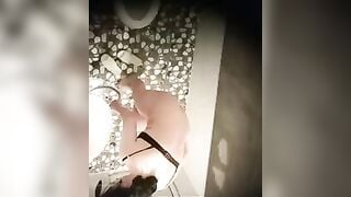 Em hàng xóm tắm 18t