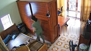 Hack camera Máy Bay chủ động bú mút gạ Chồng đụ vào lồn không lông