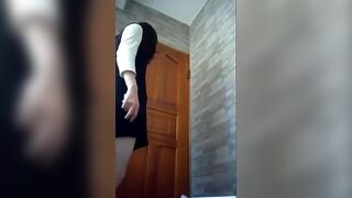 Quay len em gái di đái wc