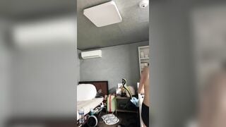 Full clip 20 p em gái ở nhà một mình chán quá đâm ra nứng lồn