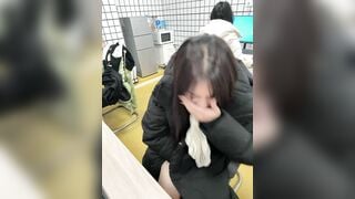 Bị thầy phạt ngậm quần xì lọt khe trong lớp học
