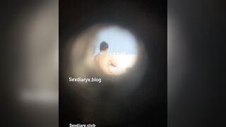 Em gái thay đồ bị quay lén