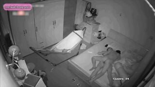 Hack cam cặp vợ chồng tranh thủ con ngủ địt hăng say