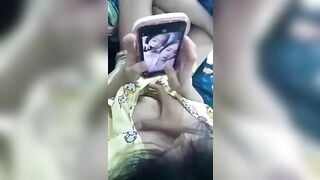 Bóp vú đứa em gái mới ***