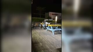 Cặp đôi không biết ngại địt nhau ở quán nước